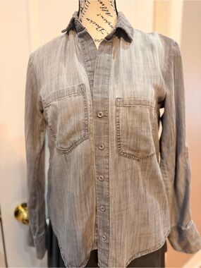 Bella Dahl Soft Light Gray Button-Up Top